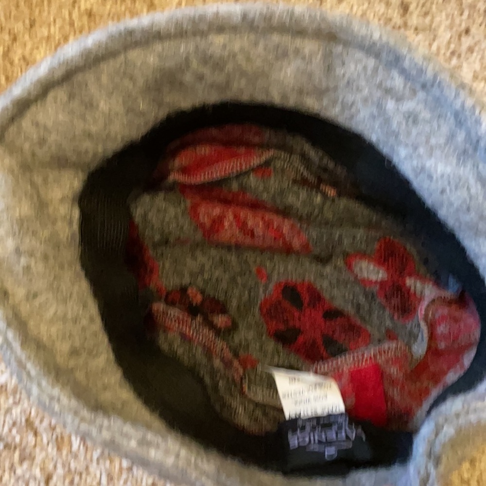 Winter Wool Hat from Italy - Picture 3 of 4